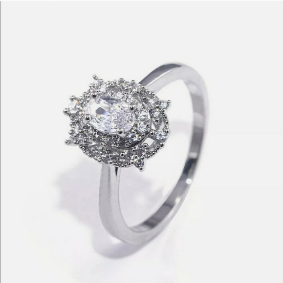 New Elegant Engagement/Wedding Ring - Picture 4 of 7